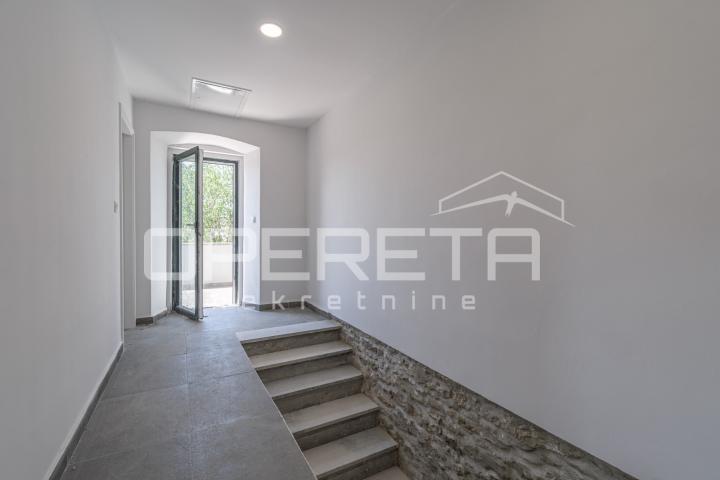Istra, Motovun okolica- Kamena kuća s bazenom