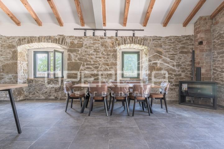 Istra, Motovun okolica- Kamena kuća s bazenom