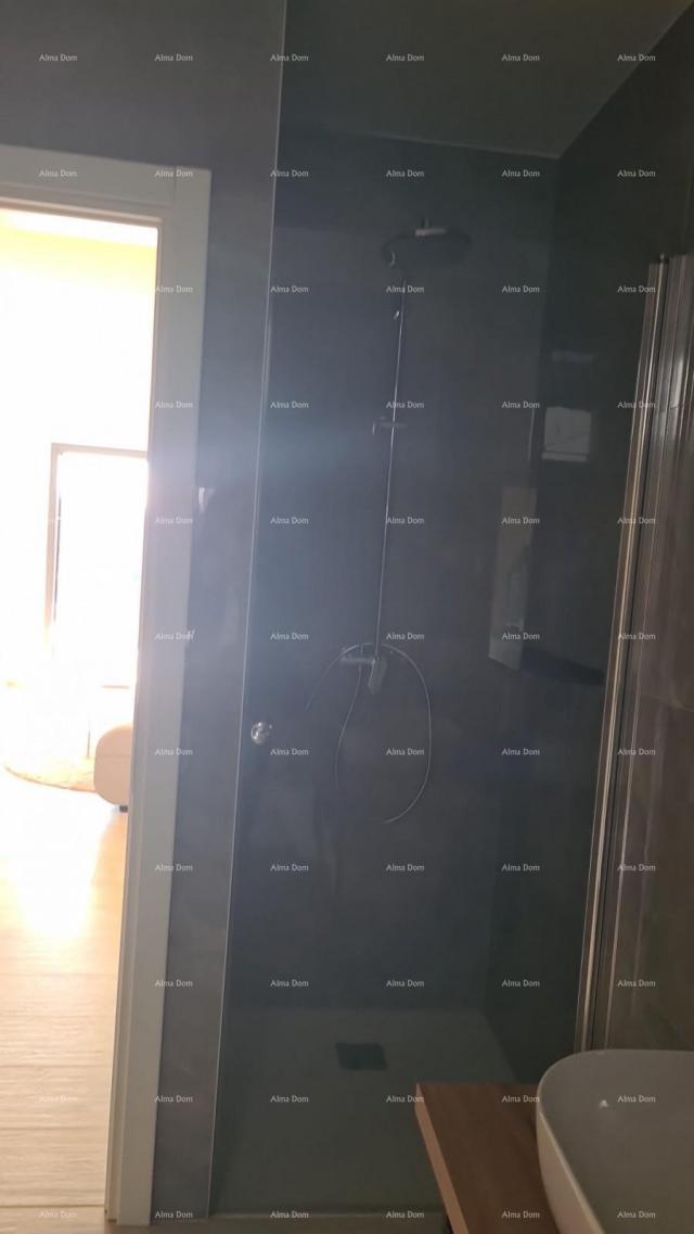 Stan Moderan apartman u bloku F, s dva parkirna mjesta i spremištem, u blizini Umaga!F2
