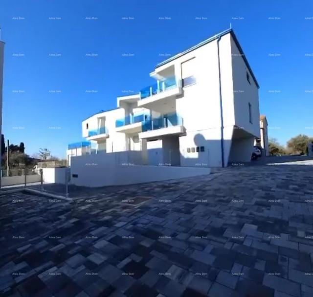 Stan Moderan apartman u bloku F, s dva parkirna mjesta i spremištem, u blizini Umaga!F2