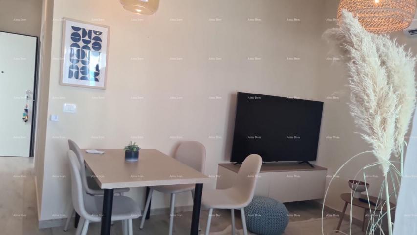 Stan Moderan apartman u bloku E, s parkirnim mjestom i spremištem blizina Umaga!