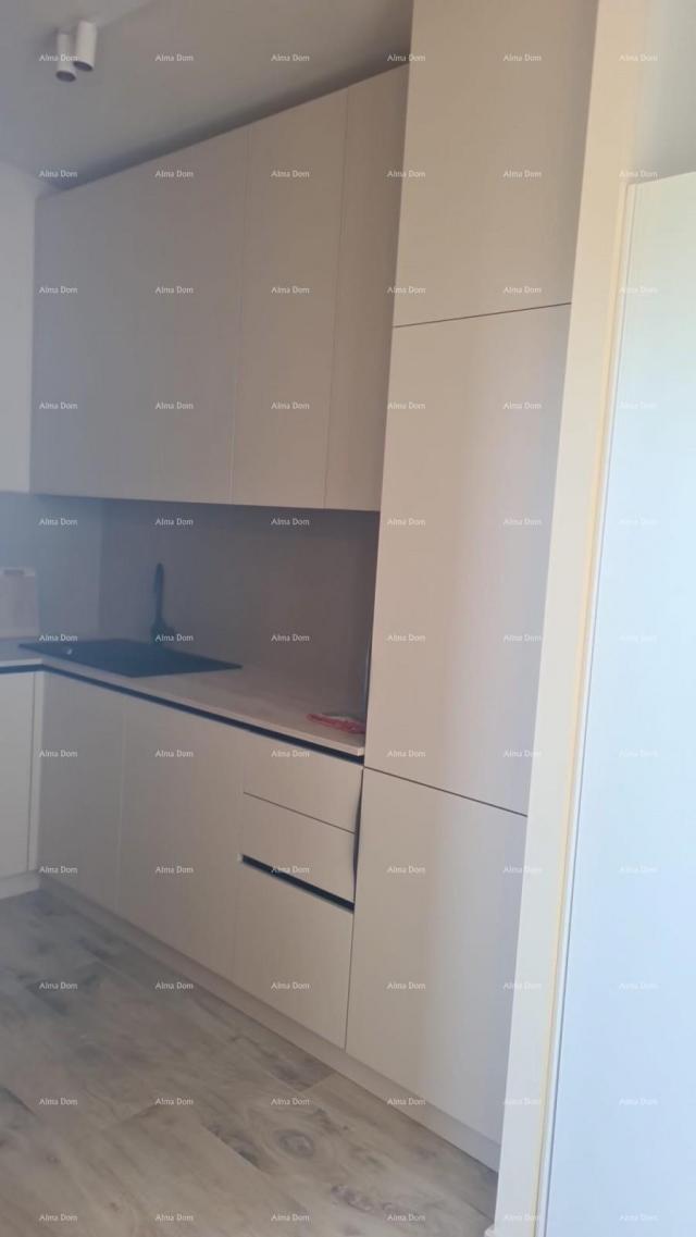 Stan Moderan apartman u bloku E, s parkirnim mjestom i spremištem blizina Umaga!