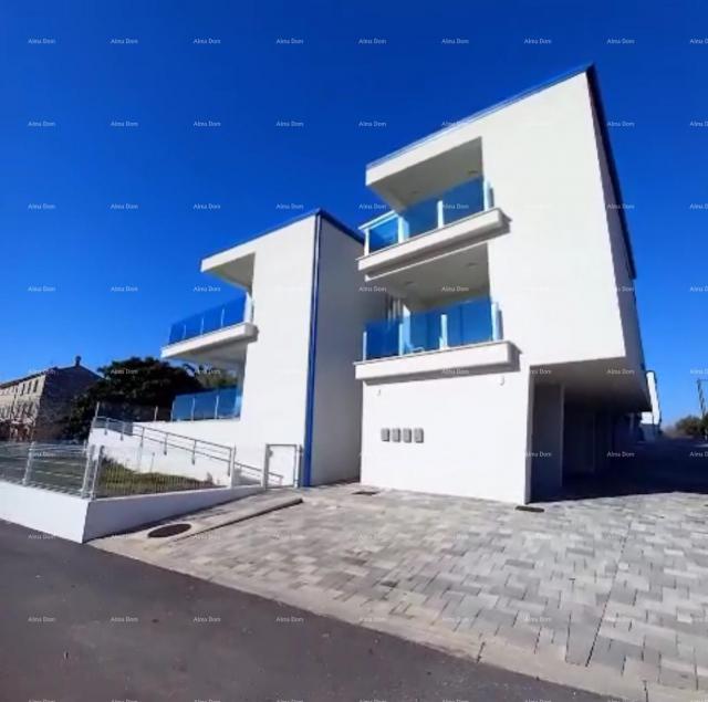 Stan Moderan apartman u bloku E, s parkirnim mjestom i spremištem blizina Umaga!