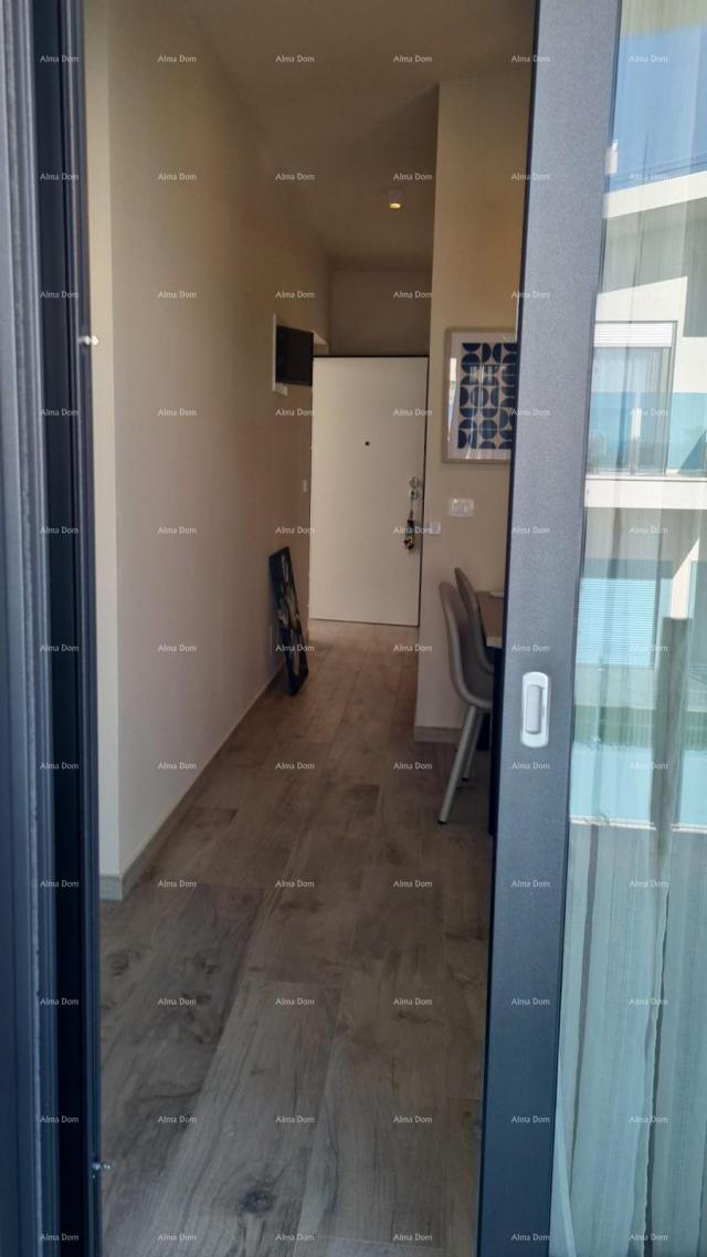 Stan Moderan apartman u bloku E, s parkirnim mjestom i spremištem blizina Umaga!