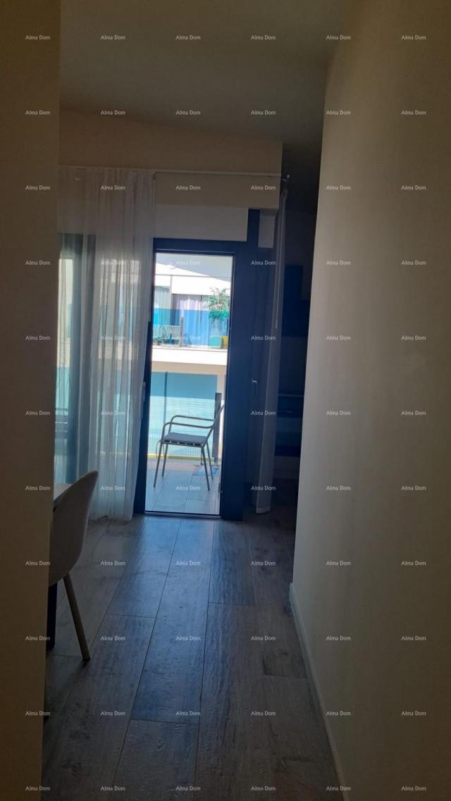 Stan Moderan apartman u bloku E, s parkirnim mjestom i spremištem blizina Umaga!