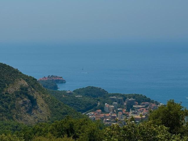 Luksuzna vila sa panoramskim pogledom na more i grad, Kuljace-Budva (Izdavanje na duzi period)