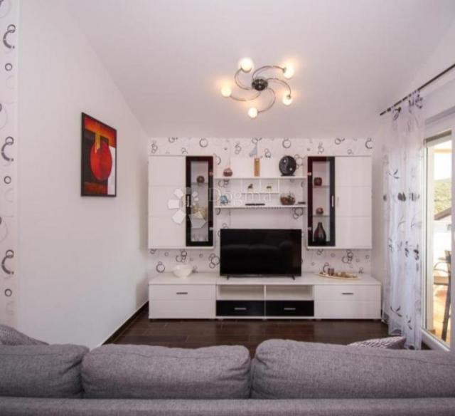 STUPIN ČELINE-ROGOZNICA - apartman  sa predivnim pogledom na more