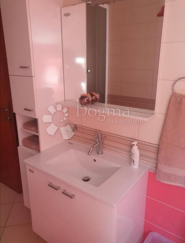 STUPIN ČELINE-ROGOZNICA - apartman  sa predivnim pogledom na more