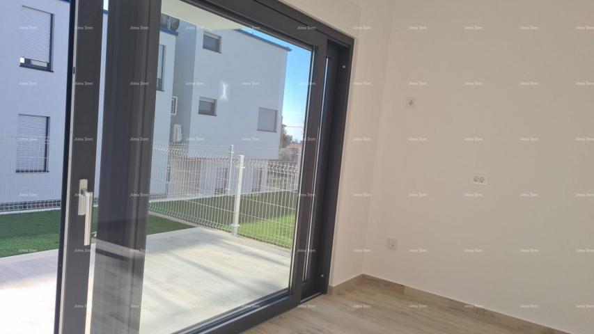 Apartment Modern apartment in block B with two parking spaces, close to Umag! S1