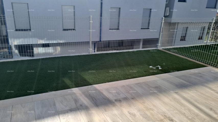 Apartment Modern apartment in block B with two parking spaces, close to Umag! S1