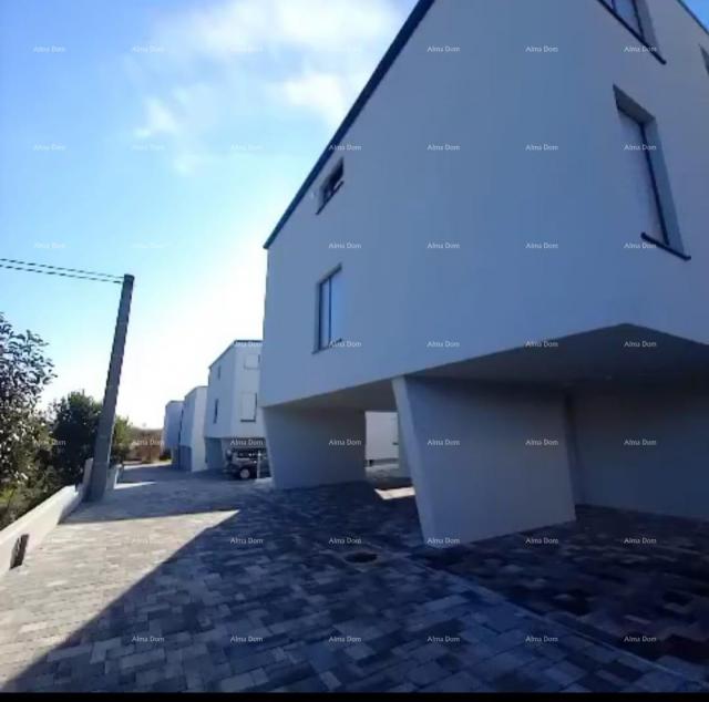 Apartment Modern apartment in block B with two parking spaces, close to Umag! S1