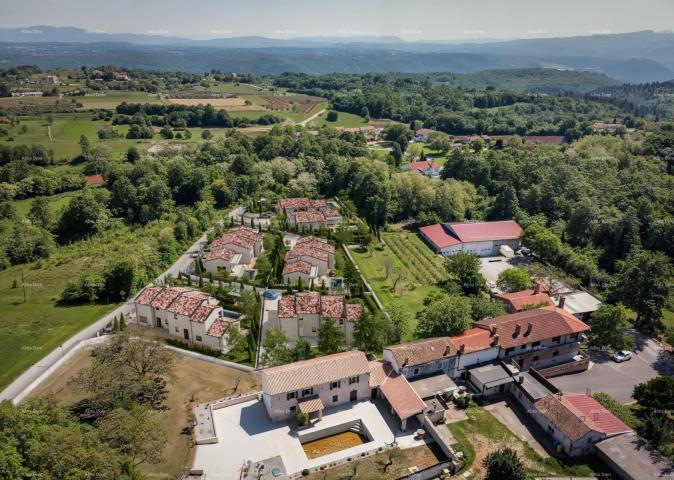 Građevinsko zemljište Novo! Prodaja velikog građevinskog zemljišta s projektom izgradnje stambenog n