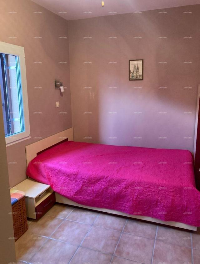 Kuća Prodaja - Prvi red do mora! Moderna, prostrana kuća s 4 zasebna stana, garažom i vezom, Rogozni