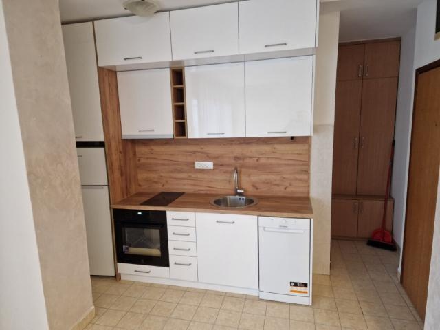 Jednosoban stan, 40m2, Blok 6, IZDAVANJE