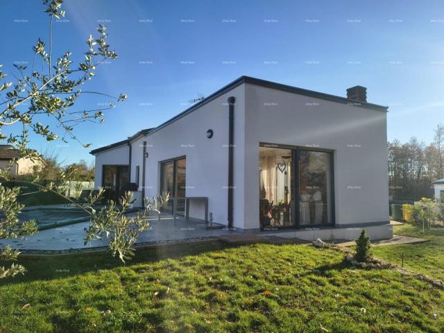 Kuća Samostojeća prizemnica s bazenom! Sa velikom okućnicom od 2000 M2. 