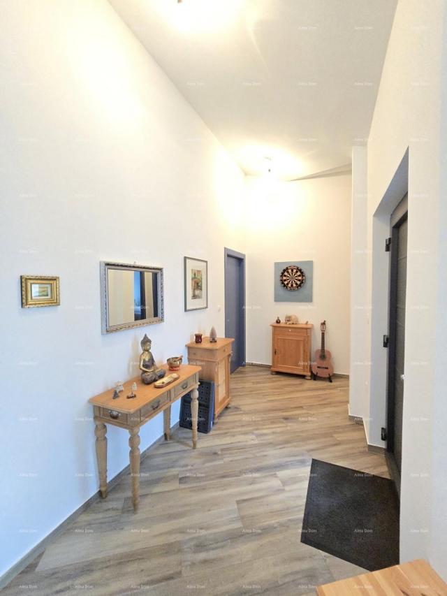 Kuća Samostojeća prizemnica s bazenom! Sa velikom okućnicom od 2000 M2. 