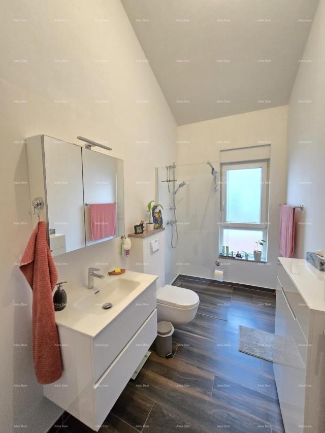 Kuća Samostojeća prizemnica s bazenom! Sa velikom okućnicom od 2000 M2. 
