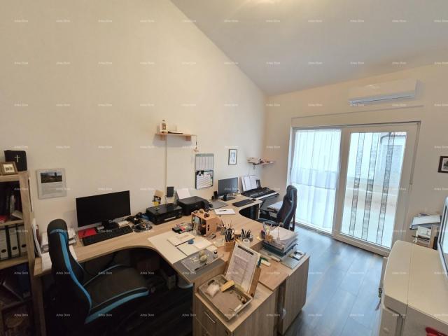 Kuća Samostojeća prizemnica s bazenom! Sa velikom okućnicom od 2000 M2. 