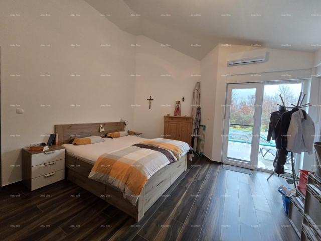 Kuća Samostojeća prizemnica s bazenom! Sa velikom okućnicom od 2000 M2. 