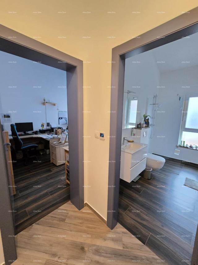 Kuća Samostojeća prizemnica s bazenom! Sa velikom okućnicom od 2000 M2. 