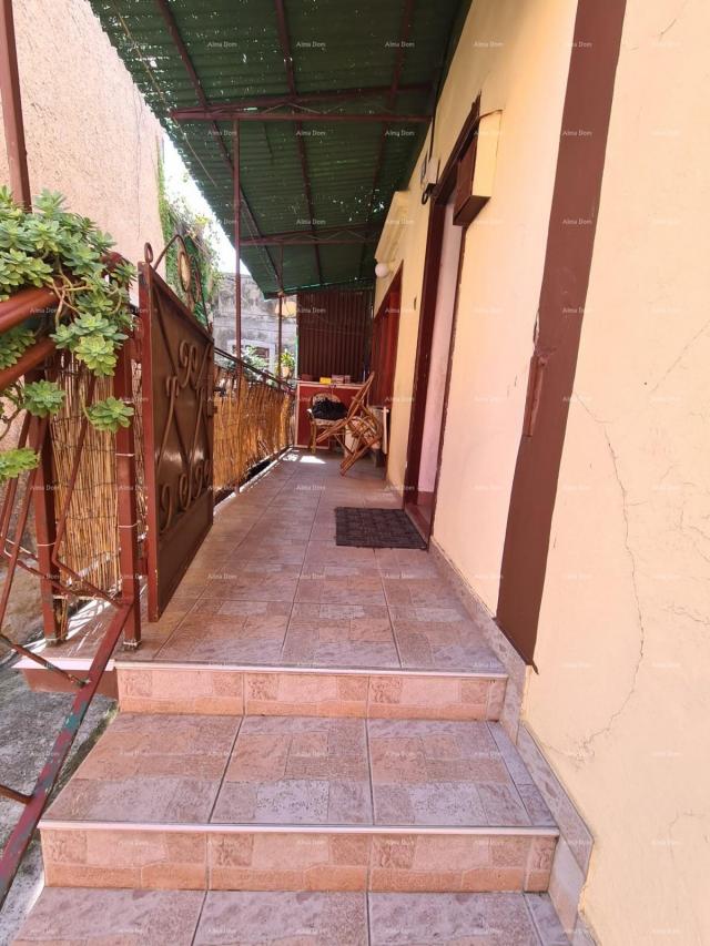 Kuća Kuća, centar Buja, 106 m²
