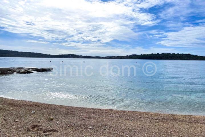 Predivna kuća s bazenom blizu plaže, Srima