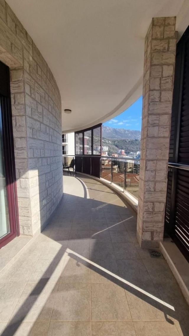 PRODAJE SE - dvosoban stan sa parking mjestom, 500 m od mora – Bečići, Budva