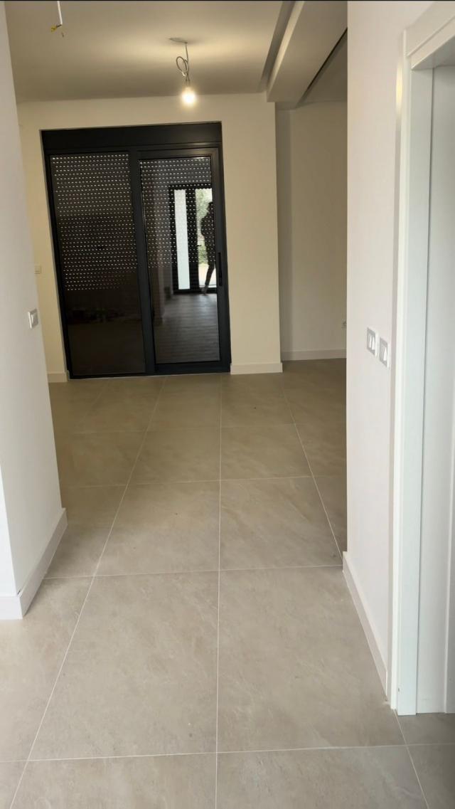 Na prodaju nova dvospratna kuća 225m² na placu od 400m² sa garažom i mogućnošću nadogradnje – Bar