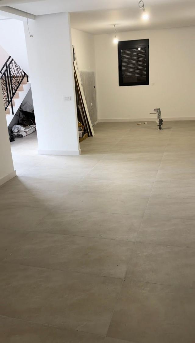 Na prodaju nova dvospratna kuća 225m² na placu od 400m² sa garažom i mogućnošću nadogradnje – Bar