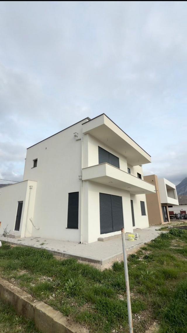 Na prodaju nova dvospratna kuća 225m² na placu od 400m² sa garažom i mogućnošću nadogradnje – Bar