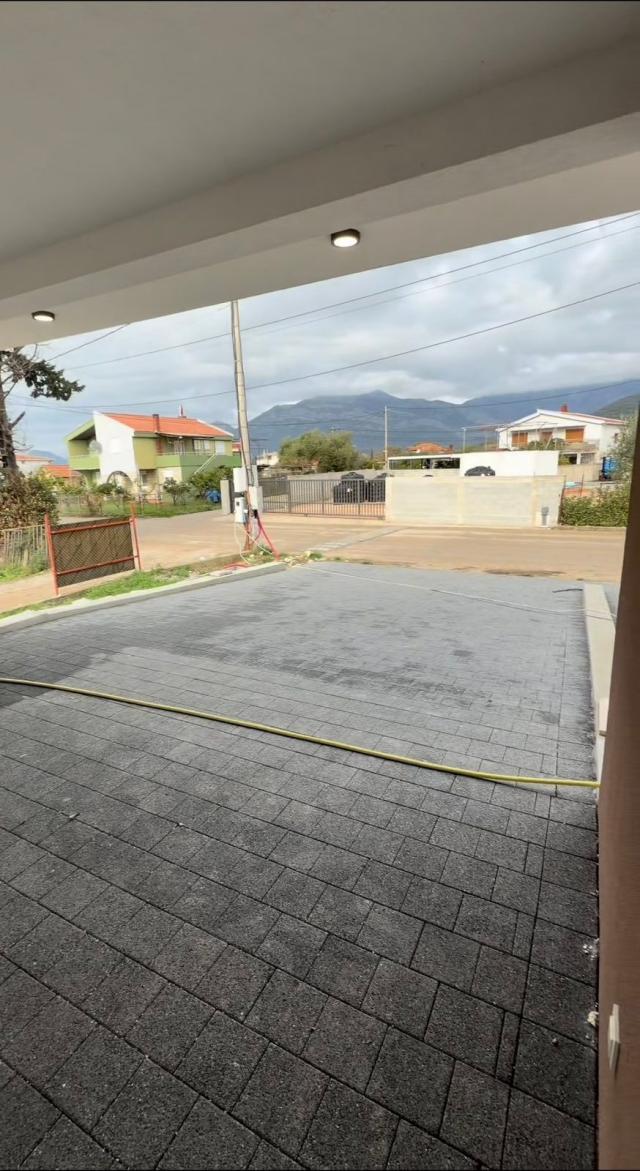 Na prodaju nova dvospratna kuća 225m² na placu od 400m² sa garažom i mogućnošću nadogradnje – Bar