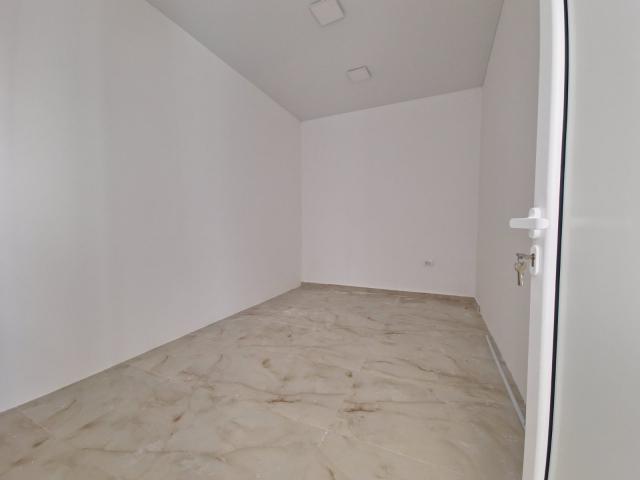Izdavanje poslovnog prostora 68m² sa tri parking mesta – Centar Budve, Bulevar