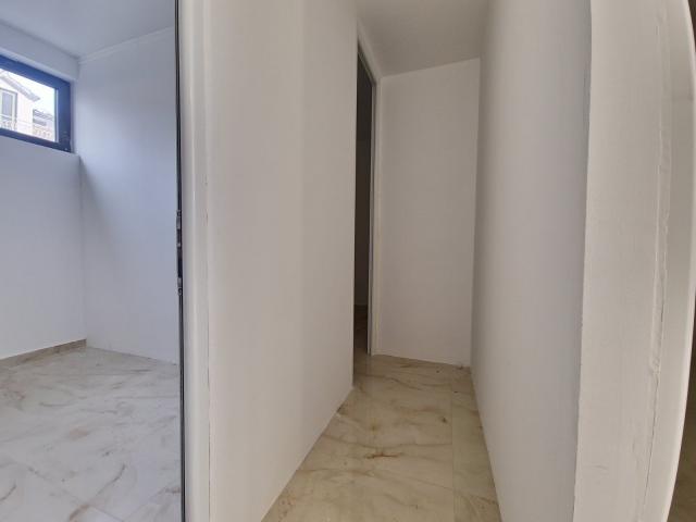 Izdavanje poslovnog prostora 68m² sa tri parking mesta – Centar Budve, Bulevar