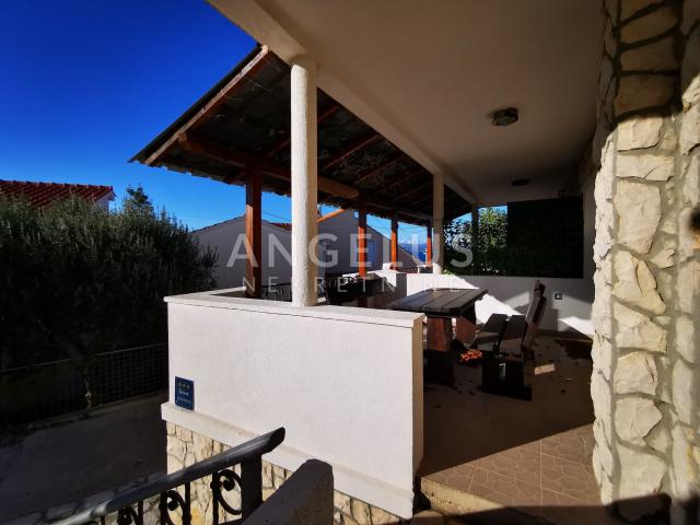 Šolta, Maslinica - kuća u blizini mora i plaže, PRODAJA
