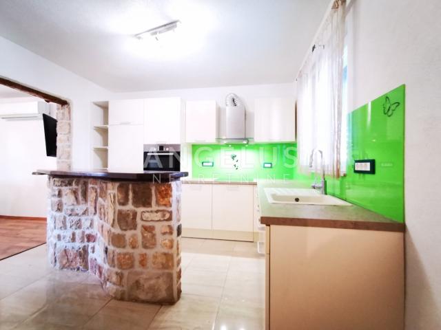 Šolta, Maslinica - kuća u blizini mora i plaže, PRODAJA