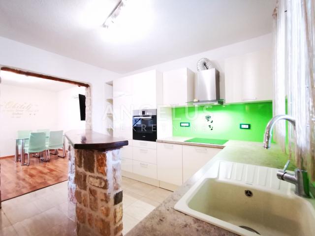 Šolta, Maslinica - kuća u blizini mora i plaže, PRODAJA