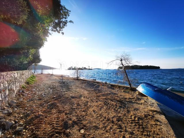 Šolta, Maslinica - kuća u blizini mora i plaže, PRODAJA