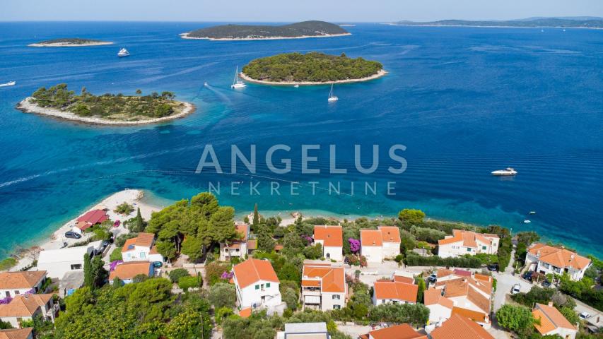 Šolta, Maslinica - kuća u blizini mora i plaže, PRODAJA