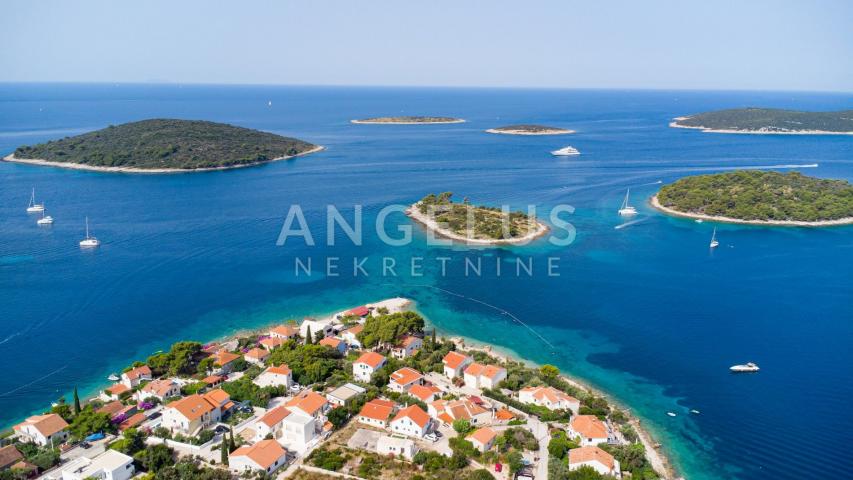 Šolta, Maslinica - kuća u blizini mora i plaže, PRODAJA