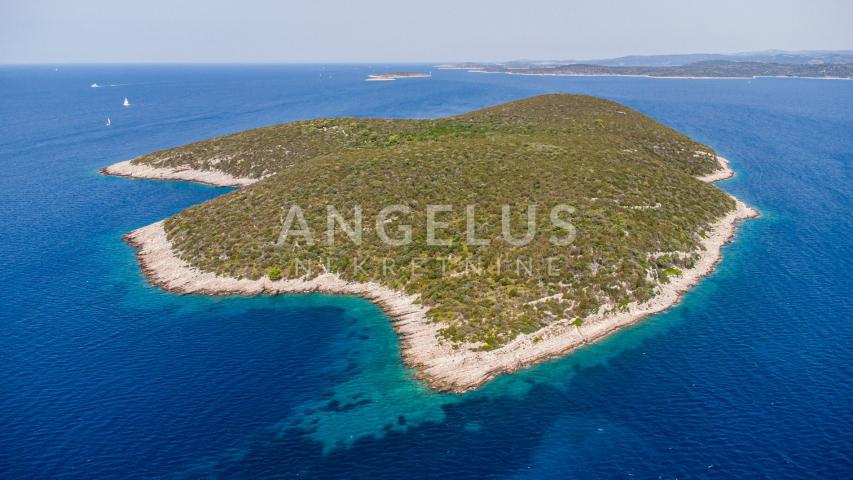 Šolta, Maslinica - kuća u blizini mora i plaže, PRODAJA