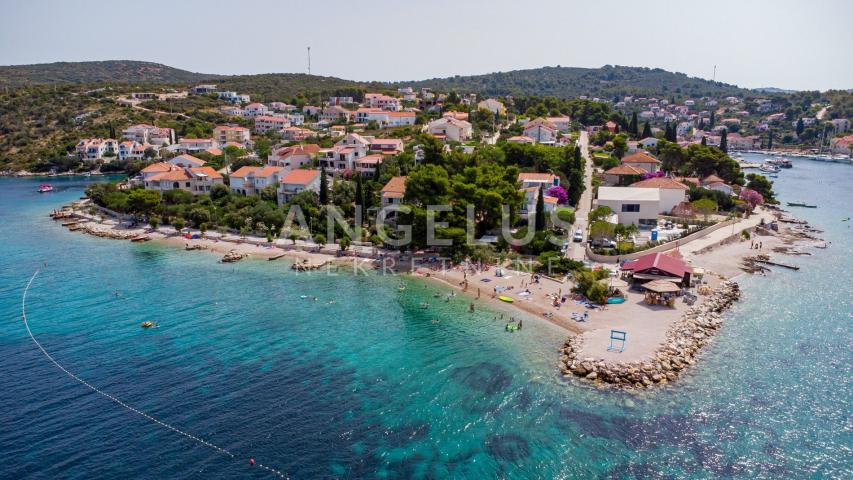 Šolta, Maslinica - kuća u blizini mora i plaže, PRODAJA