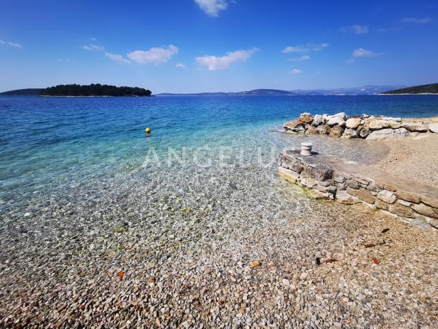 Šolta, Maslinica - kuća u blizini mora i plaže, PRODAJA