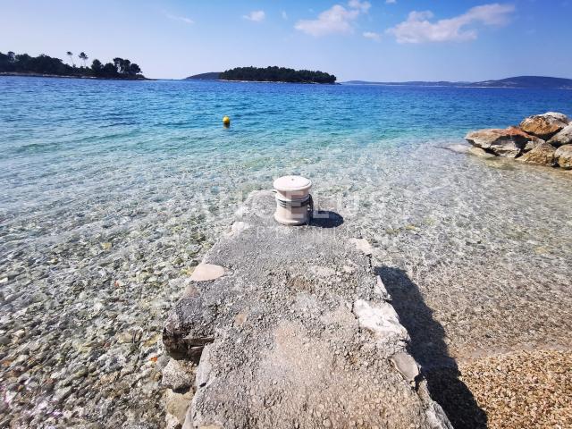 Šolta, Maslinica - kuća u blizini mora i plaže, PRODAJA