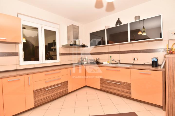 Prodaja, Kuća, Podgorica, Vranići, 175m2
