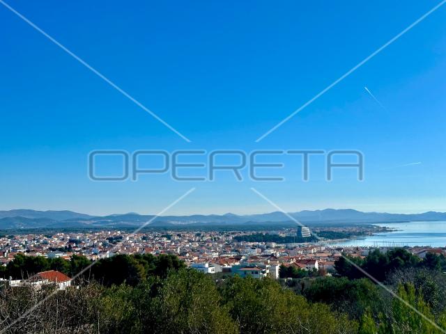 Građevinsko zemljište s panoramskim pogledom u Vodicama, 818 m2