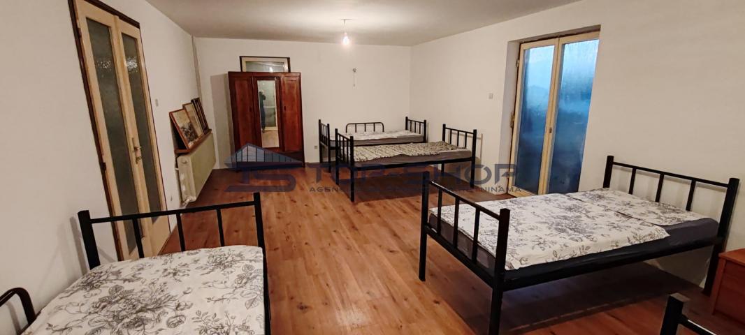 Klinča Sela, Repišće, Kuća za radnike, max 25 osoba, 252m2