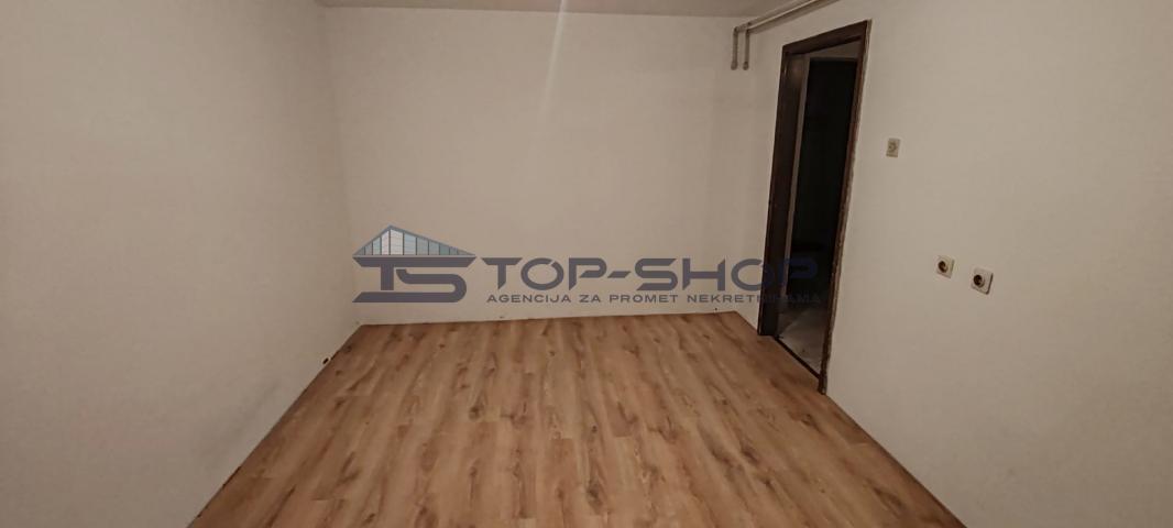 Klinča Sela, Repišće, Kuća za radnike, max 25 osoba, 252m2