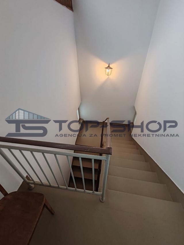 Klinča Sela, Repišće, Kuća za radnike, max 25 osoba, 252m2