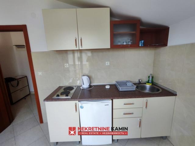 Dva sprata kuće sa 6 apartmana u Mainskoj ulici kod bivšeg Una, Budva