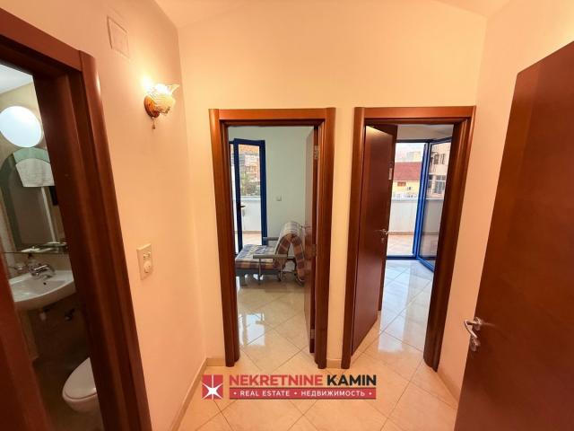 Dva sprata kuće sa 6 apartmana u Mainskoj ulici kod bivšeg Una, Budva